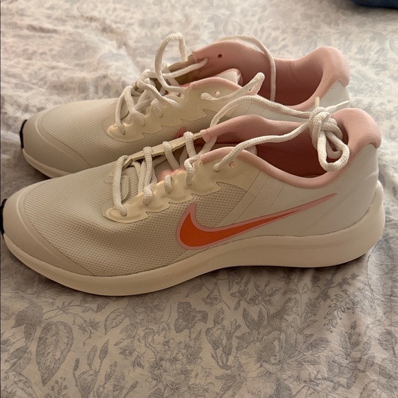 Nike Women's White and Pink Athletic Shoes - Picture 2 of 6